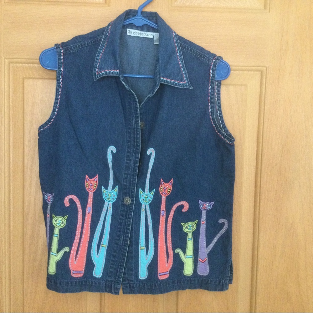 Dressbarn denim button up vest with applique cats